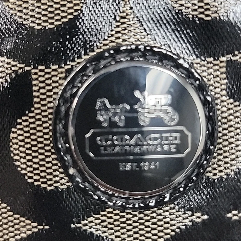 Brand new COACH purse - Picture 2 of 7